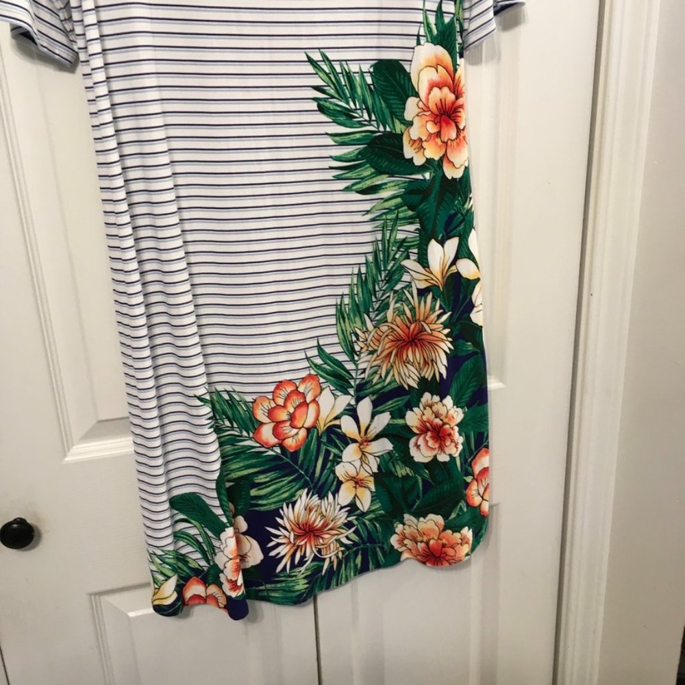 Chico's T-Shirt Dress Floral Size 1 NWOT - Picture 6 of 6